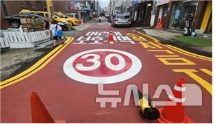 [인천=뉴시스] 어린이보호구역 노면표지. (사진=인천시 제공) 2025.04.28. photo@newsis.com