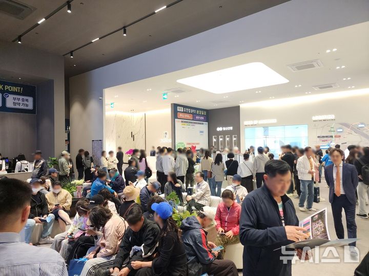 [서울=뉴시스] 원종 휴먼빌 클라츠 견본주택. 