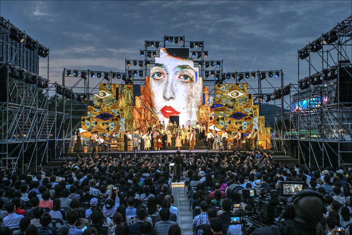 [서울=뉴시스] 서울시오페라단 2024년 야외오페라 '카발레리아 루스티카나' 공연 모습.(사진=세종문화회관 제공) 2025.04.28. photo@newsis.com *재판매 및 DB 금지