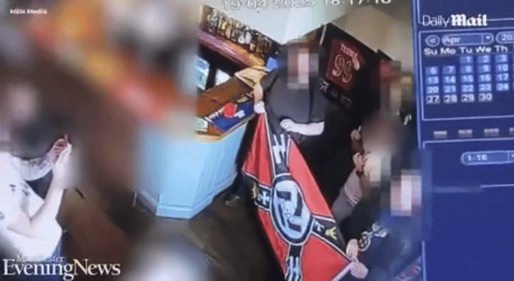 [서울=뉴시스] 영국의 한 술집에서 신나치주의 단체가 히틀러의 생일을 축하한 것으로 알려져 경찰이 조사에 나섰다.(사진=데일리메일) *재판매 및 DB 금지 *재판매 및 DB 금지