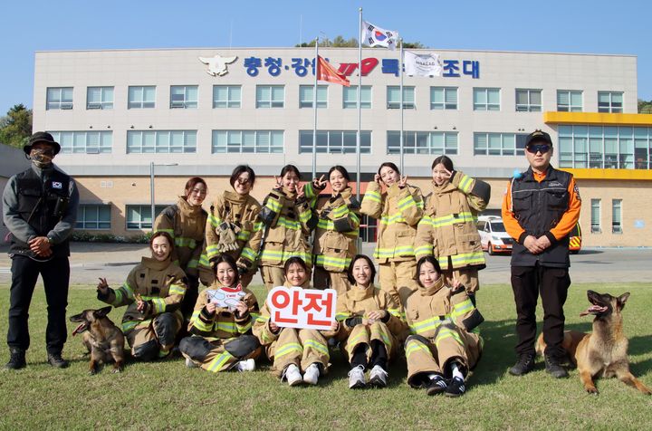 [대구=뉴시스] 티웨이항공은 소방청과 합동 소방 안전 교육훈련을 실시했다. (사진 = 티웨이항공 제공) 2025.04.28. photo@newsis.com *재판매 및 DB 금지