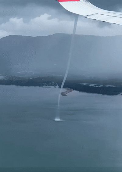 [서울=뉴시스] 태국 바다에서 용오름이 발생했다. (사진=미러 미디어)&nbsp; *재판매 및 DB 금지 *재판매 및 DB 금지