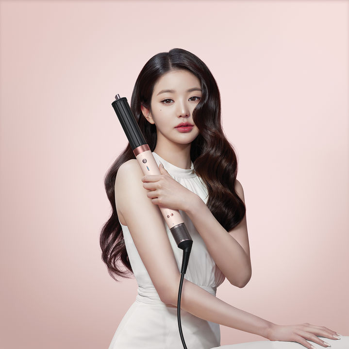 [서울=뉴시스]다이슨코리아 헤어 디바이스 앰배서더인 그룹 '아이브' 장원영. (사진 = 다이슨) 2025.04.28. photo@newsis.com&nbsp; *재판매 및 DB 금지