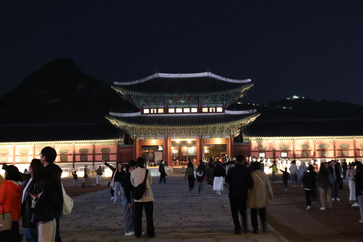 [서울=뉴시스] 2024년 하반기 경복궁 야간관람 (사진=국가유산청 제공) 2025.04.28. photo@newsis.com *재판매 및 DB 금지
