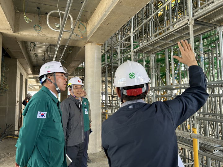 [진주=뉴시스]진주시, ‘대한민국 안전대전환 2025년 집중안전점검’ 실시.(사진=진주시 제공).2025.04.28.photo@newsis.com *재판매 및 DB 금지