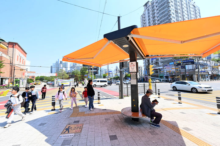 [하남=뉴시스] 경기 하남 지역 373곳에 설치된 스마트 그늘막. (사진=하남시 제공) 2025.04.28. photo@newsis.com *재판매 및 DB 금지