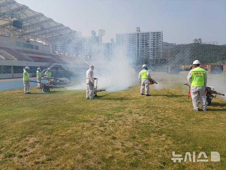 "모기·파리 위생 해충 대응"…사천시, 집중방역소독 실시
