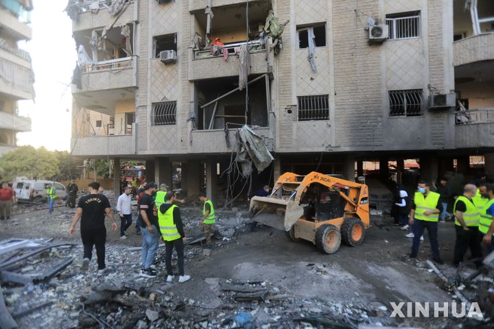 [베이루트=신화/뉴시스] 이스라엘군이 친이란 민병대 헤즈볼라 관련 시설로 의심해 폭격을 감행한 레바논 베이루트 시내 현장.&nbsp; 2025.05.06