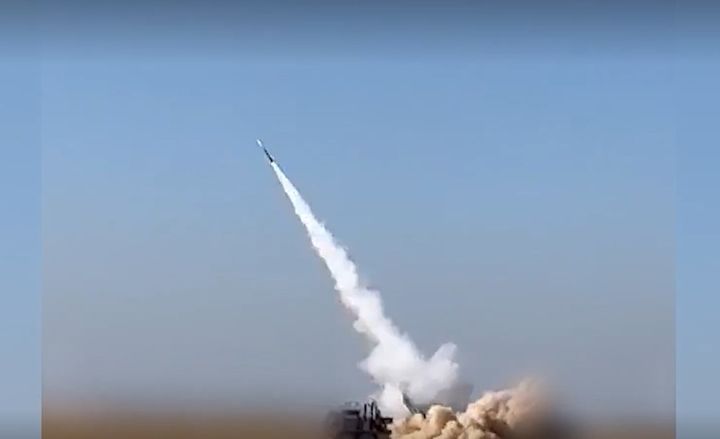 [서울=뉴시스]28일(현지 시간) 이스라엘군은 신형 '바르' 로켓을 가자지구에서 최초 사용했다고 밝혔다. 바르 로켓이 발사되는 모습. 2025.04.29