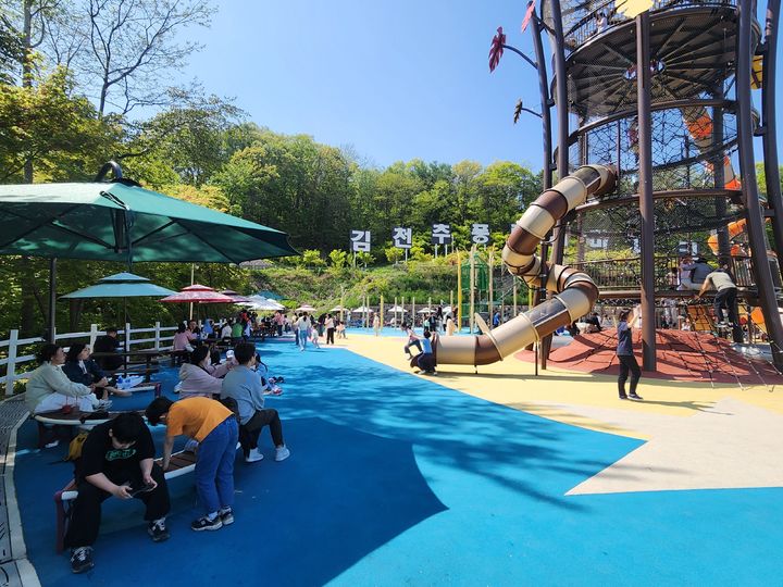 [김천=뉴시스] 추풍령테미파크. (사진=김천시 제공) 2025.04.29 photo@newsis.com *재판매 및 DB 금지