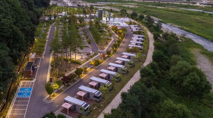 [인제=뉴시스] 29일 인제군은&nbsp; 인북천 물빛테마공원 캠핑장이 오는 5월 1일 정식 개장한다 고 밝혔다. 인제군 제공. *재판매 및 DB 금지