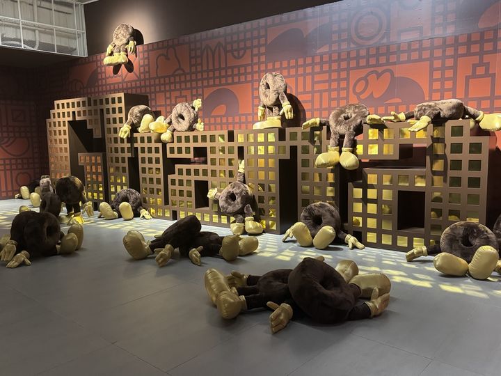 [서울=뉴시스] 아뜰리에가나: since 1975 행복은 초콜릿으로부터 전시 내 주요 작품 일부. (사진=동효정 기자) 2025.04.30. vivid@newsis.com&nbsp; *재판매 및 DB 금지