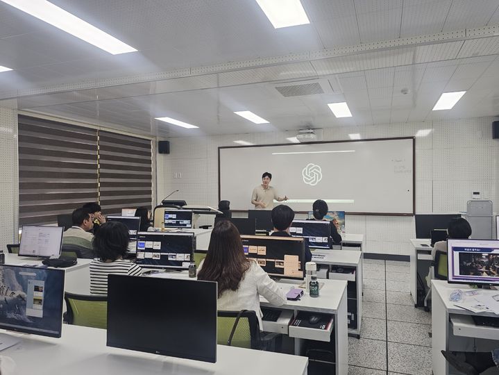 [보성=뉴시스] 지난 28일 전남 보성에서 열린 전남교육청 2025 디지털 미디어 리터러시 교사 연수. (사진 제공 = 전남교육청). 2025.04.29. photo@newsis.com *재판매 및 DB 금지