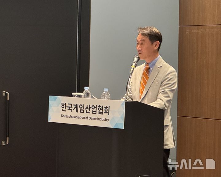 [서울=뉴시스] 윤정민 기자 = 조영기 한국게임산업협회장(사진)이 29일 오후 서울 강남구 코엑스에서 열린 협회장 취임 기자간담회에서 인사말을 하고 있다. 2025.04.29. alpaca@newsis.com