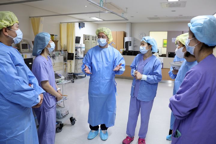 [울산=뉴시스] 박수지 기자 = 29일 울산대학교병원 환자안전 리더십워크라운드 현장모습. (사진=병원 제공) 2025.04.29. photo@newsis.com *재판매 및 DB 금지