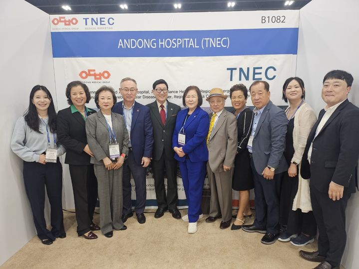  [안동=뉴시스] 미국 조지아주 애틀란타에서 개최된 '제23차 세계한인비즈니스 대회'에서 안동병원이 홍보 부스를 설치해 '안동 헬스투어' 홍보활동을 펼쳤다. (사진=안동병원 제공) 2025.04.29. photo@newsis.com *재판매 및 DB 금지