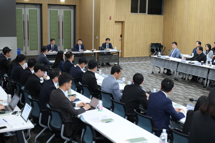 [대전=뉴시스]한국수자원공사는 29일 본사에서 2025년 녹조 대응을 위한 첫 회의를 열고 전사 차원의 대응체계를 본격 가동키로 했다. (사진=수자원공사 제공) 2025. 04. 29 photo@newsis.com *재판매 및 DB 금지