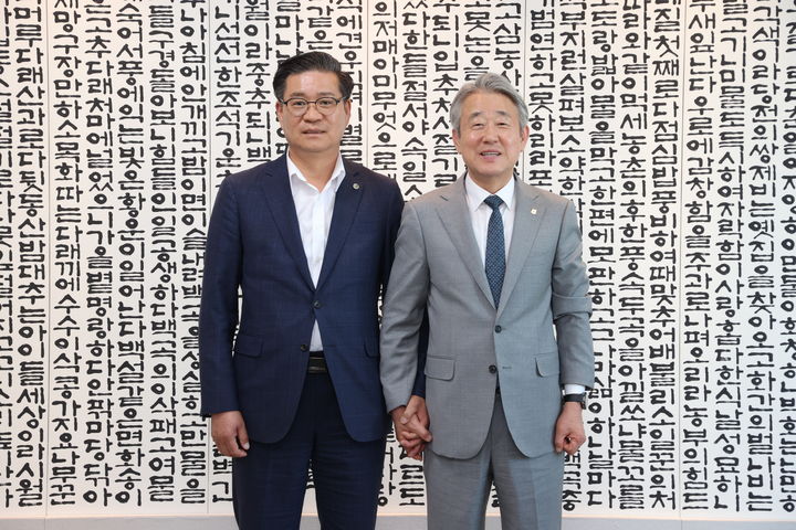 [함양=뉴시스] 진병영 함양군수, 강호동 농협중앙회 회장과 회동 (사진=함양군 제공) 2025. 04. 29. photo@newsis.com *재판매 및 DB 금지