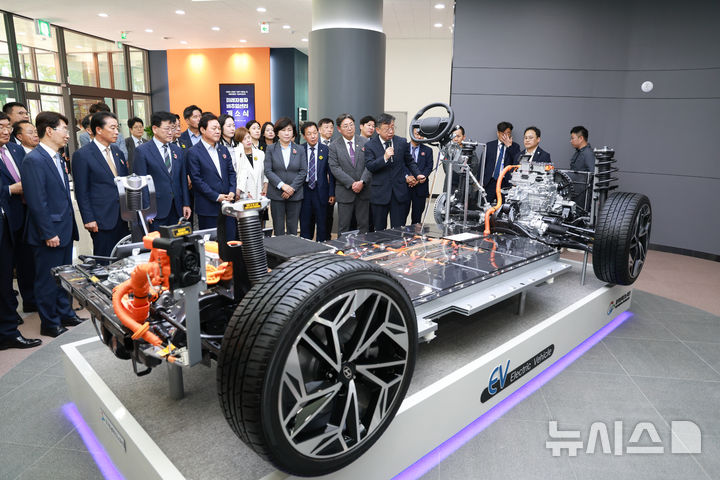 [김해=뉴시스]김해 미래자동차 버추얼센터 개소. (사진=김해시 제공). 2025.04.29. photo@newsis.com