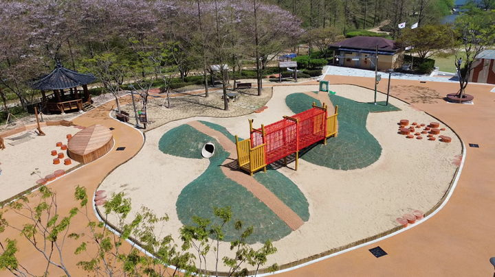 [부산=뉴시스] 부산 기장군 기장읍 용소웰빙공원 자연 친화 놀이시설 전경 (사진=부산 기장군 제공) 2025.04.29. photo@newsis.com *재판매 및 DB 금지