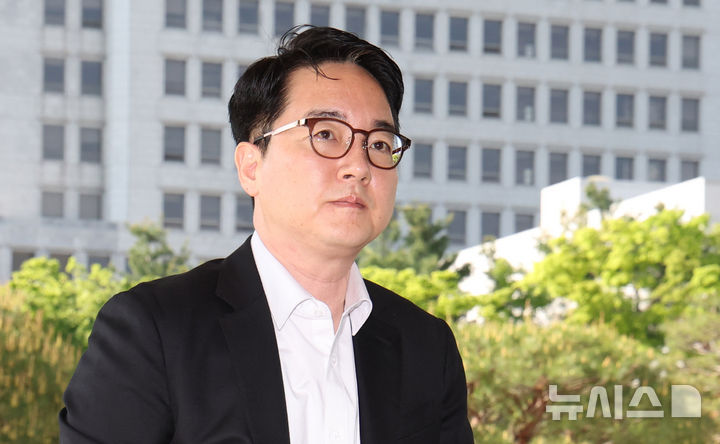 [서울=뉴시스] 추상철 기자 = 심우정 검찰총장이 29일 오전 서울 서초구 대검찰청으로 출근하고 있다. 2025.04.29. scchoo@newsis.com