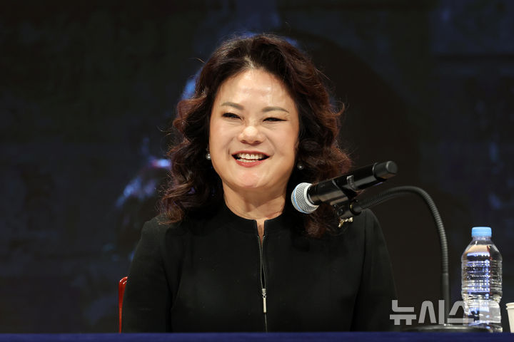 [서울=뉴시스] 박진희 기자 = 서혜경 피아니스트가 29일 서울 중구 푸르지오아트홀에서 연주 60주년 기념 리사이틀 기자회견을 하고 있다. 2025.04.29. pak7130@newsis.com