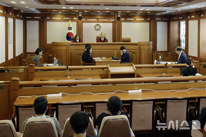 [서울=뉴시스] 최동준 기자 = 29일 서울 종로구 헌법재판소에서 손준성 검사장 탄핵심판 2차 변론준비기일이 열리고 있다. 2025.04.29. photocdj@newsis.com