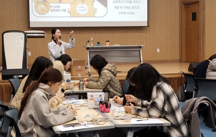 [광주=뉴시스] 국립광주과학관 '과학하는 엄마들 2기' 모집. (사진=국립광주과학관 제공). photo@newsis.com *재판매 및 DB 금지