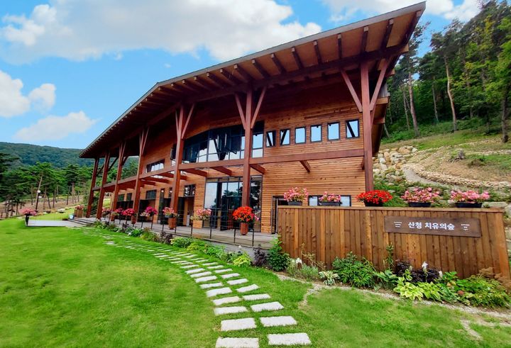 [산청=뉴시스] 산청 치유의 숲 전경 (사진=산청군 제공) 2025. 04. 30. photo@newsis.com *재판매 및 DB 금지