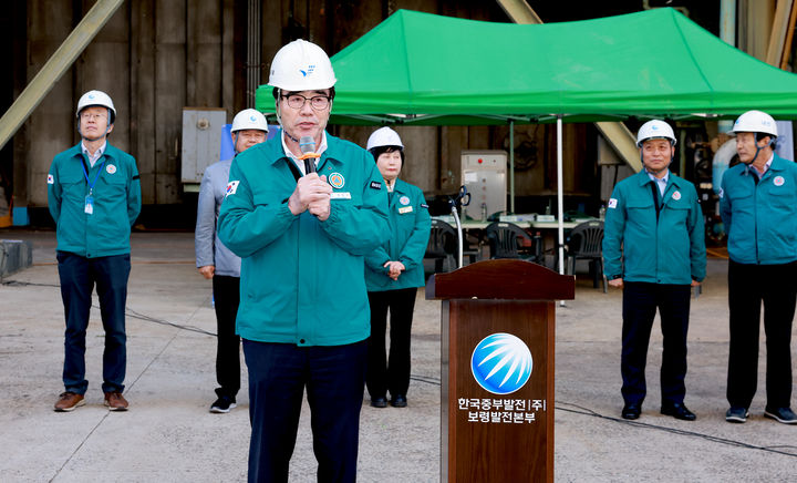 [보령=뉴시스] 보령시 복합재난 상황 대비 '재난대응 안전한국훈련'에서 인사말하는 김동일 보령시장. (사진=보령시청 제공) *재판매 및 DB 금지