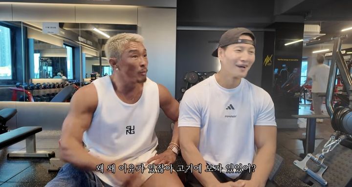 [서울=뉴시스] 추성훈(왼쪽), 김종국. (사진=유튜브 채널 '추성훈 ChooSungHoon' 캡처) 2025.04.30. photo@newsis.com *재판매 및 DB 금지