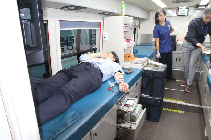 [서울=뉴시스] 서울시메트로9호선, 임직원 단체헌혈 행사로 생명나눔 실천. 2025.04.30. (사진=서울시메트로9호선 제공) *재판매 및 DB 금지