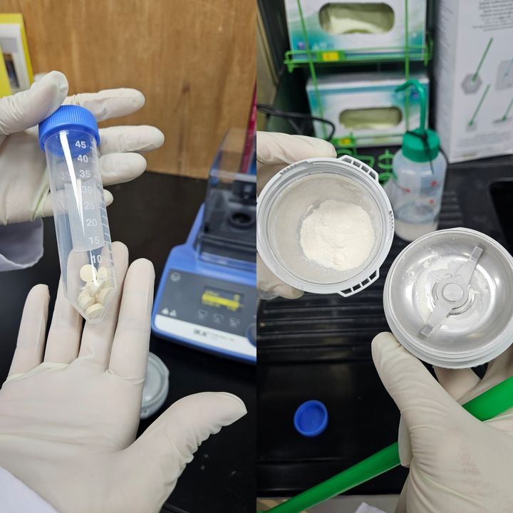 [오송=뉴시스] 송종호 기자= 지난 29일 오전 식품의약품안전처 식품의약품안전평가원 첨단분석과로 검사 요청이 들어온 해외직구 식품의 균질화 작업 전(왼쪽)과 후의 모습. 2025.04.30. song@newsis.com *재판매 및 DB 금지