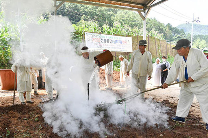 정선군 전통삼굿(삼짜기) 행사 모습.(사진=정선군 제공) *재판매 및 DB 금지