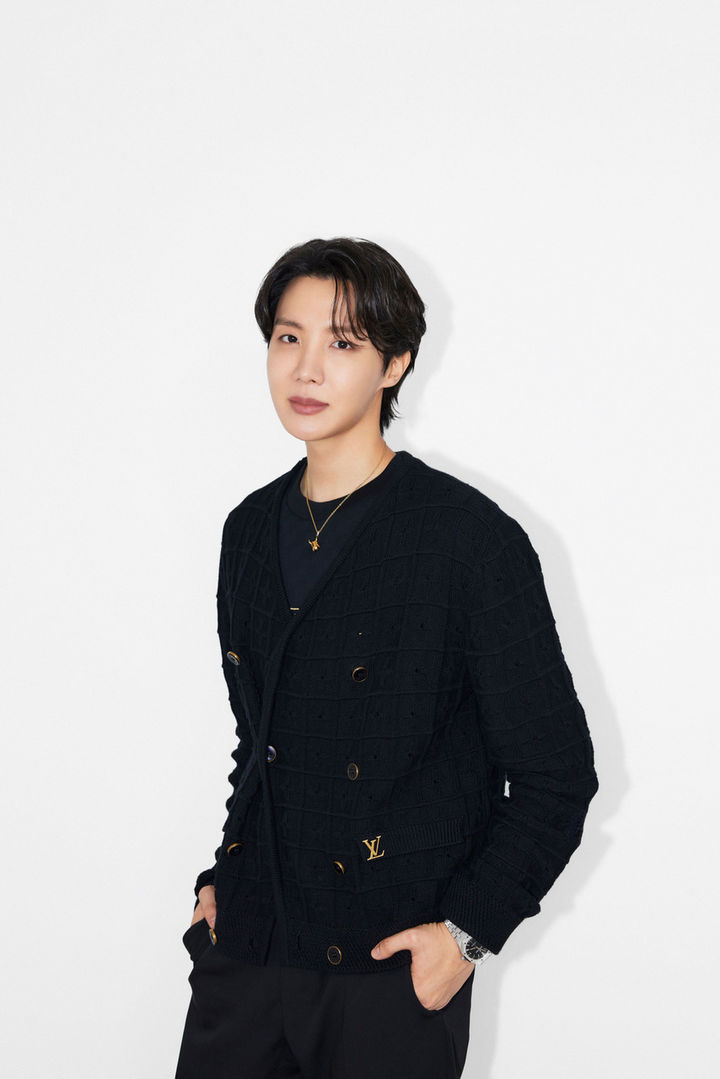 [서울=뉴시스] 제이홉. (사진 = 애플뮤직 제공) 2025.04.30. photo@newsis.com. *재판매 및 DB 금지