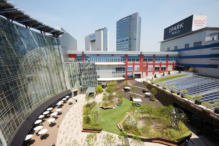 [서울=뉴시스] HDC그룹 내 유통 전문 기업인 HDC아이파크몰이 다가오는 어린이날 황금연휴를 맞이해 '나는 몰로' 페스티벌을 진행한다고 1일 밝혔다. (사진=아이파크몰 제공) *재판매 및 DB 금지