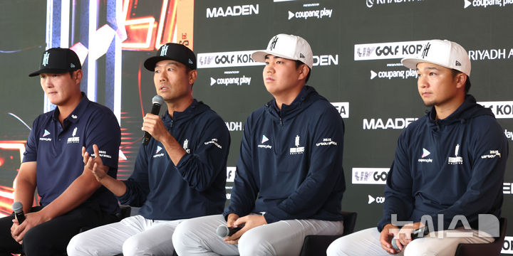 [인천=뉴시스] 전진환 기자 = LIV 골프 코리아 경기를 앞두고 30일 인천 연수구 잭니클라우스CC에서 열린 '아이언헤드'팀 기자회견에서 케빈 나(캡틴)가 취재진 질문에 답하고 있다. 대니 리(왼쪽부터), 캐빈 나, 장유빈, 고즈마 지니치로. 2024.04.30. amin2@newsis.com