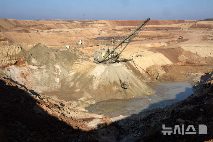 [키로보흐라드=AP/뉴시스]우크라이나 중부 키로보흐라드의 계곡에 있는 티타늄 광산. 미-우크라이나 광물협정이 체결됐다. 2025.5.2. 