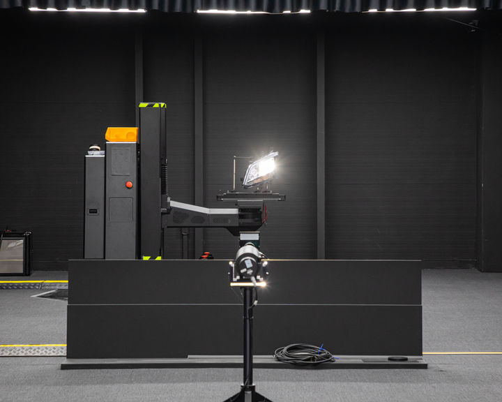 [서울=뉴시스] 한국교통안전공단 튜닝안전기술원이 등화장치 적합조사를 실시할 때 활용하는 장비의 모습. 2025.05.03. (사진=교통안전공단 제공) photo@newsis.com *재판매 및 DB 금지