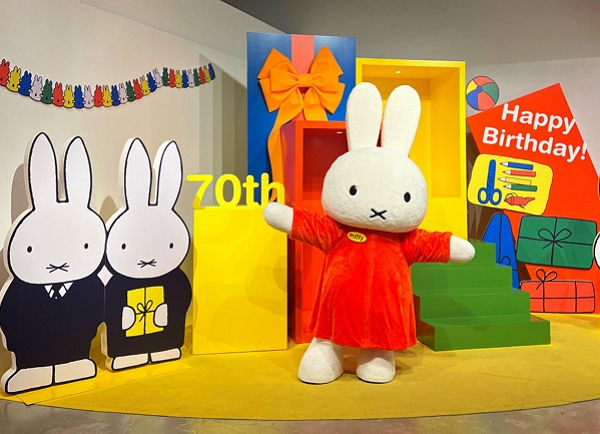 5월 가정의 달…인사동 미피와 사진 찍고 굿즈도 받고