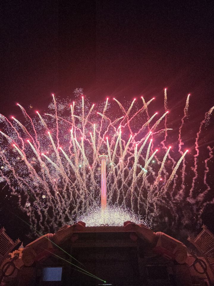 마산로봇랜드의 화려한 불꽃쇼.(사진=경남로봇랜드 재단 제공) *재판매 및 DB 금지