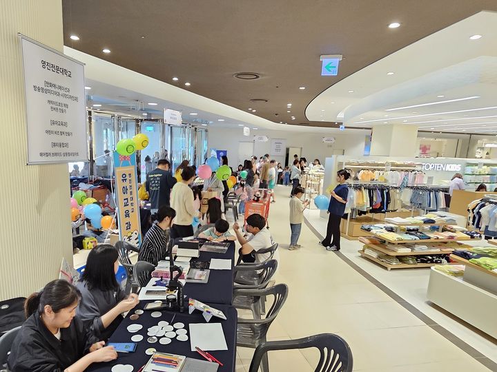 [대구=뉴시스] 롯데아울렛 율하점은 다가오는 어린이날을 맞아 특별한 추억을 선사할 '키득키득 캠퍼스 페스티벌'을 개최한다. (사진 = 롯데백화점 제공) 2025.05.01. photo@newsis.com *재판매 및 DB 금지