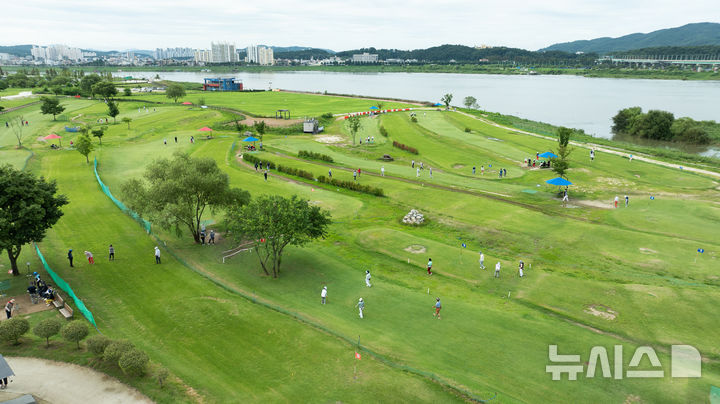 [여주=뉴시스]시설 개선으로 새 단장한 여주시 파크골프장(사진=여주시 제공) 2025.05.01.photo@newsis.com