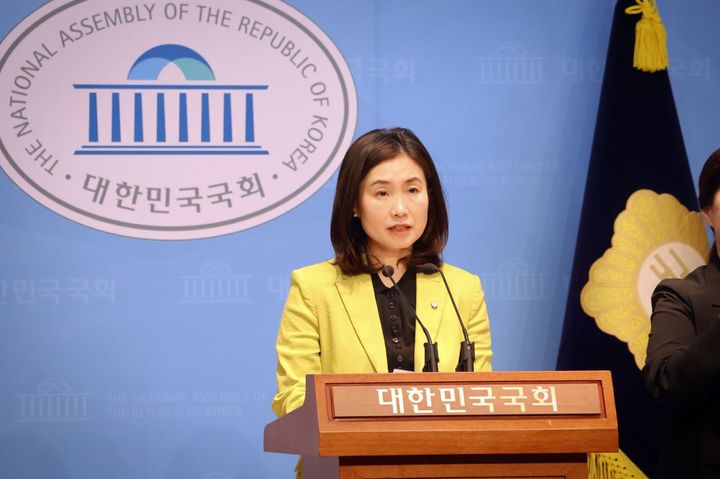 [서울=뉴시스]김소희 국민의힘 의원은 1일 근로자의 날을 맞아 '일터에서의 괴롭힘 예방 및 피해자 보호에 관한 법률안'을 대표발의했다고 밝혔다. 사진은 김 의원(사진=김소희 의원실 제공)2024.05.01. photo@newsis.com *재판매 및 DB 금지