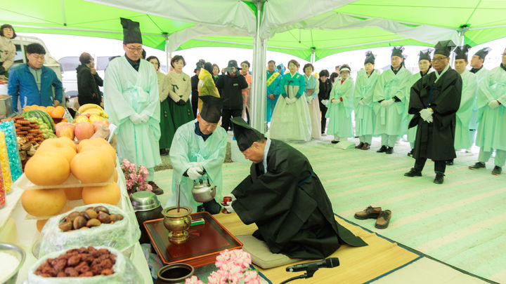 [합천=뉴시스] 합천군 황매산철쭉제 철쭉제례 (사진=합천군 제공) 2025. 05. 01. photo@newsis.com *재판매 및 DB 금지
