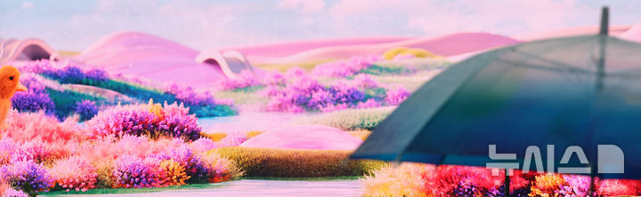 [서울=뉴시스] 박주성 기자 = 서울에 비가 내리는 1일 오전 서울 광화문에 시민들이 우산을 쓰고 걸어가고 있다. 2025.05.01. park7691@newsis.com