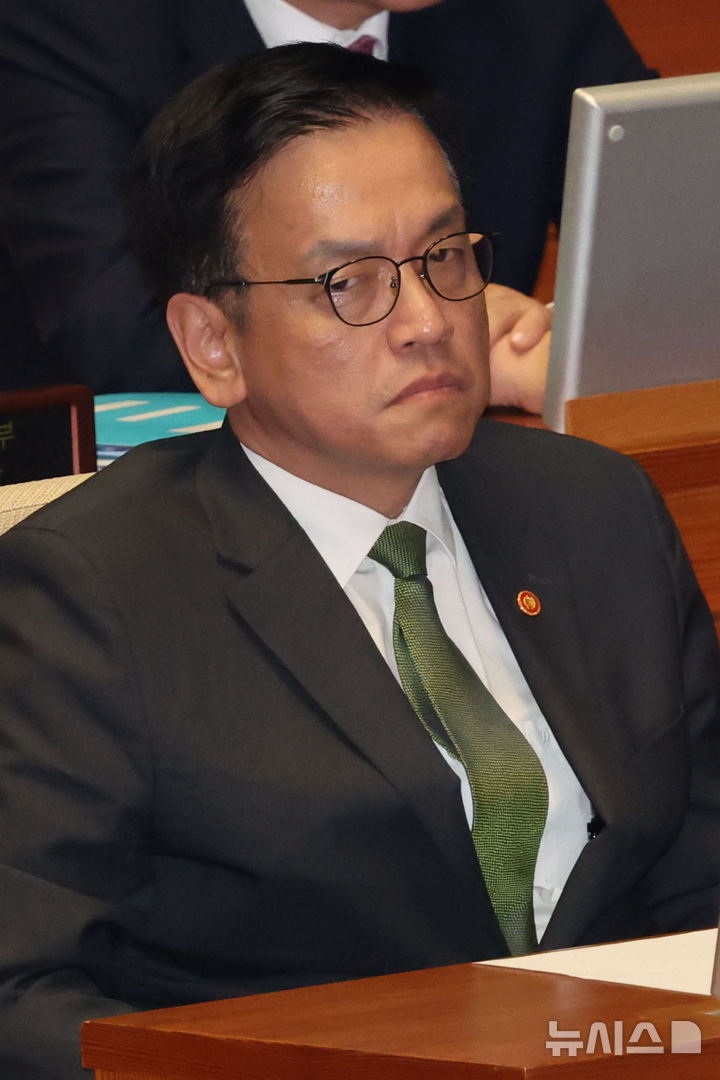 [서울=뉴시스] 권창회 기자 = 1일 서울 여의도 국회에서 열린 제424회 국회(임시회) 제7차 본회의에서 최상목 경제부총리 겸 기획재정부 장관이 참석해 자리하고 있다. 2025.05.01. kch0523@newsis.com