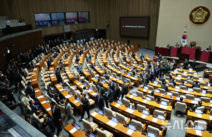 [서울=뉴시스] 권창회 기자 = 사진은 지난 1일 서울 여의도 국회에서 열린 제424회 국회(임시회) 제7차 본회의 본회의장 모습. 2025.05.01. kch0523@newsis.com