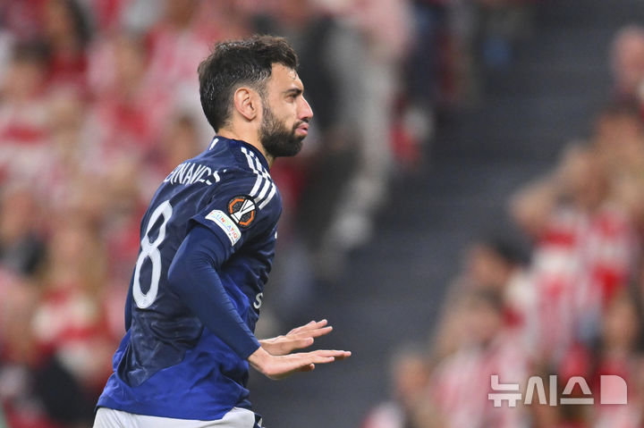 [빌바오=AP/뉴시스] 잉글랜드 프로축구 프리미어리그(EPL) 맨체스터 유나이티드의 브루노 페르난데스. 2025. 5. 1.