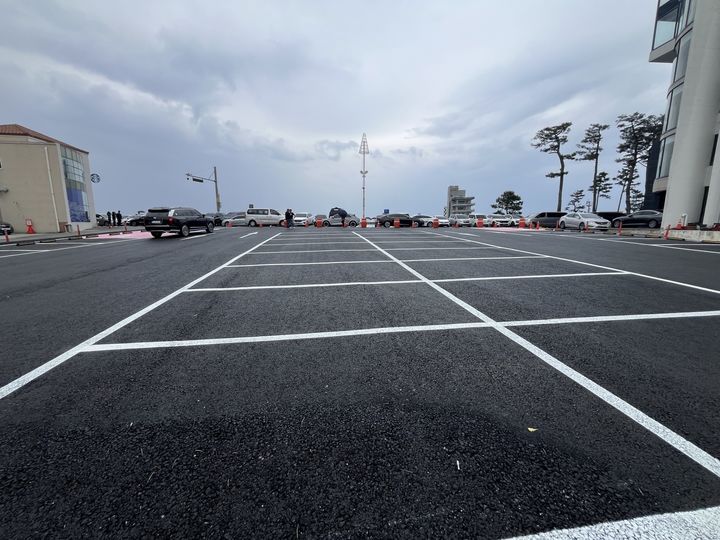 [강릉=뉴시스] 강릉시가 커피거리에 신규로 조성한 공용주차장 모습.(사진=강릉시 제공)photo@newsis.com&nbsp; *재판매 및 DB 금지